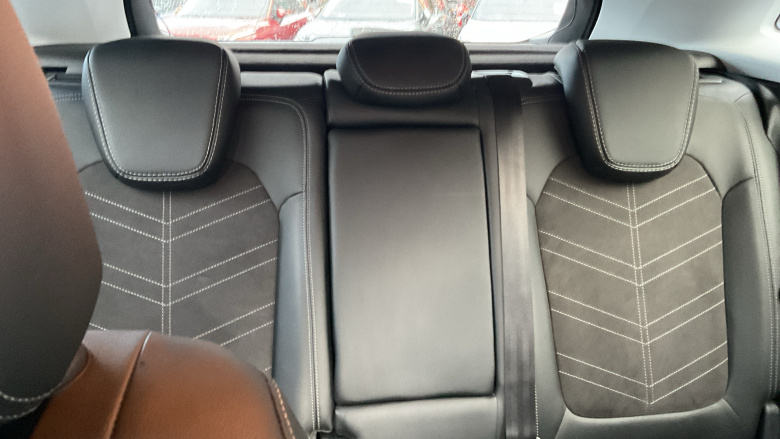 Vauxhall Grandland 1.5 Turbo D Ultimate 5dr Auto Diesel Hatchback